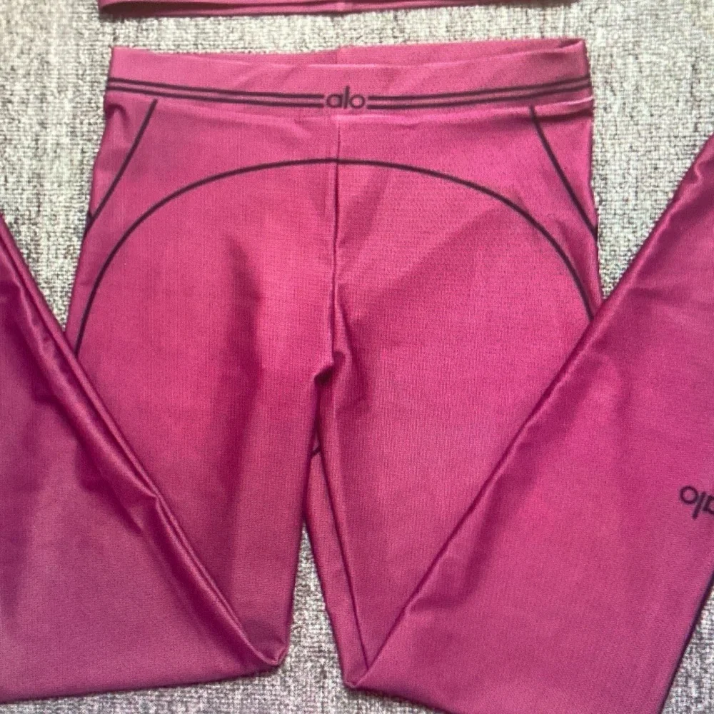 ALO Yoga Magenta Seamless Sports Bra & High-Waist Leggings Set Size L